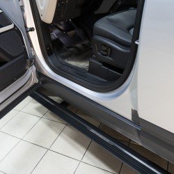 Выдвижные электропороги для Range Rover Defender 110 под оригинал 2019-2022 гг.