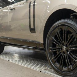 Выдвижные электропороги для Range Rover Vogue LONG L460 под оригинал 2021-2022 гг. Выдвижные электропороги для Range Rover Vogue LONG L460 под оригинал 2021-2022 гг.