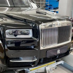 Выдвижные пороги Rolls Royce Cullinan 2018-2022 гг. Выдвижные пороги Rolls Royce Cullinan 2018-2022 гг.